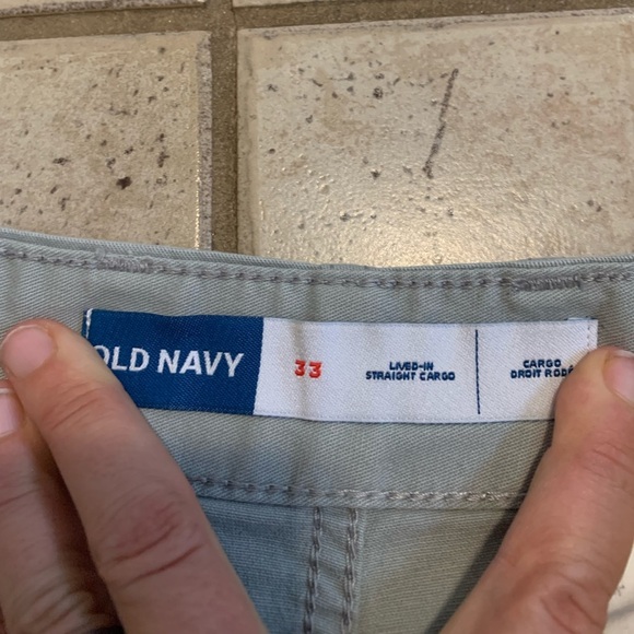 Old Navy Lived-In Straight Cargo Shorts, Size 33, khaki/Light Grey - Picture 6 of 6